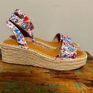 KELLY & Katie - Floral Sandal - Size 8.5. EUC